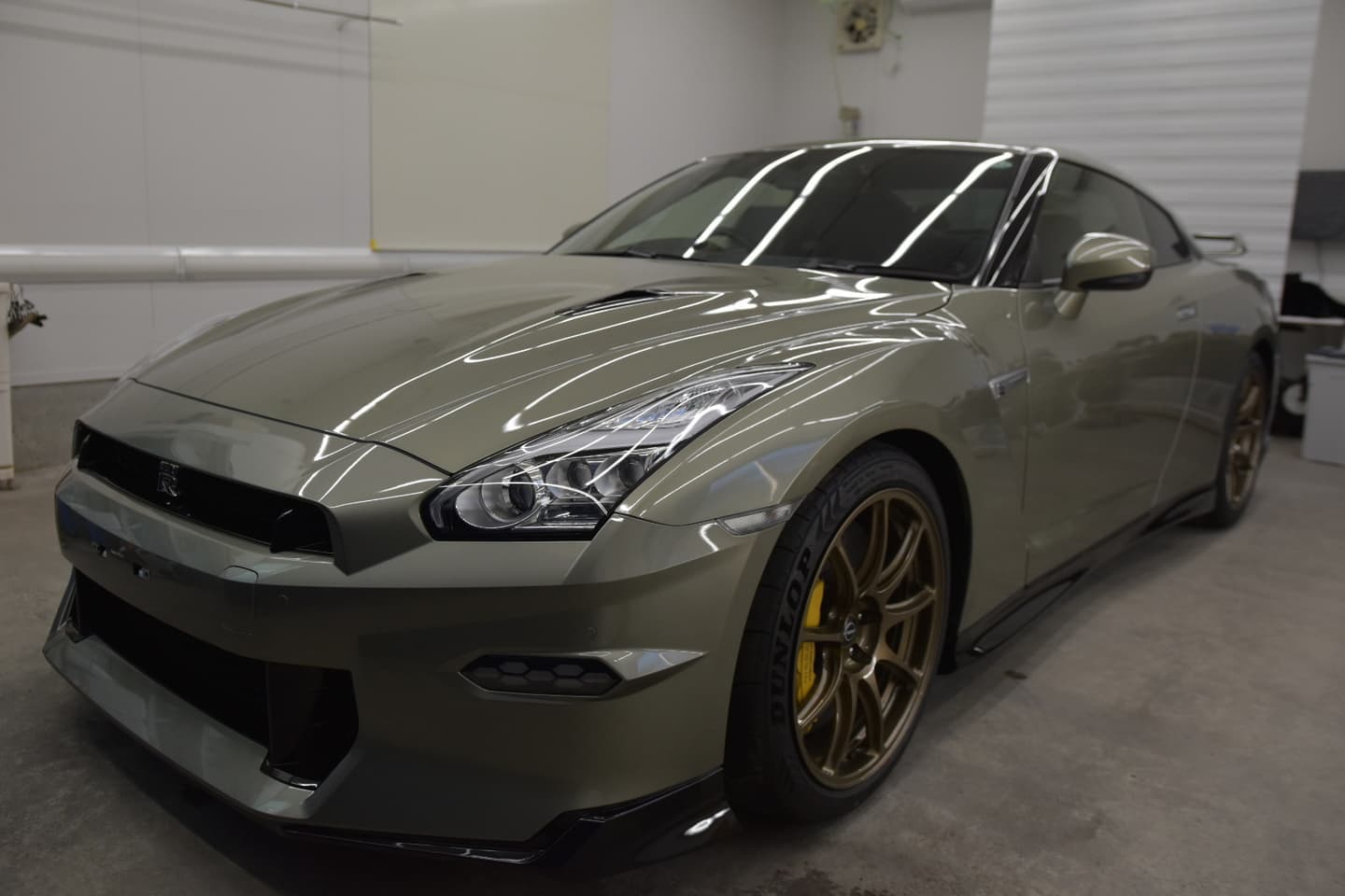 プラスパのカーコーティングで輝く車