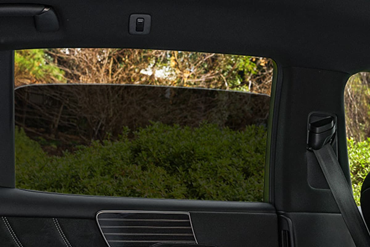 カーフィルムを貼った車内